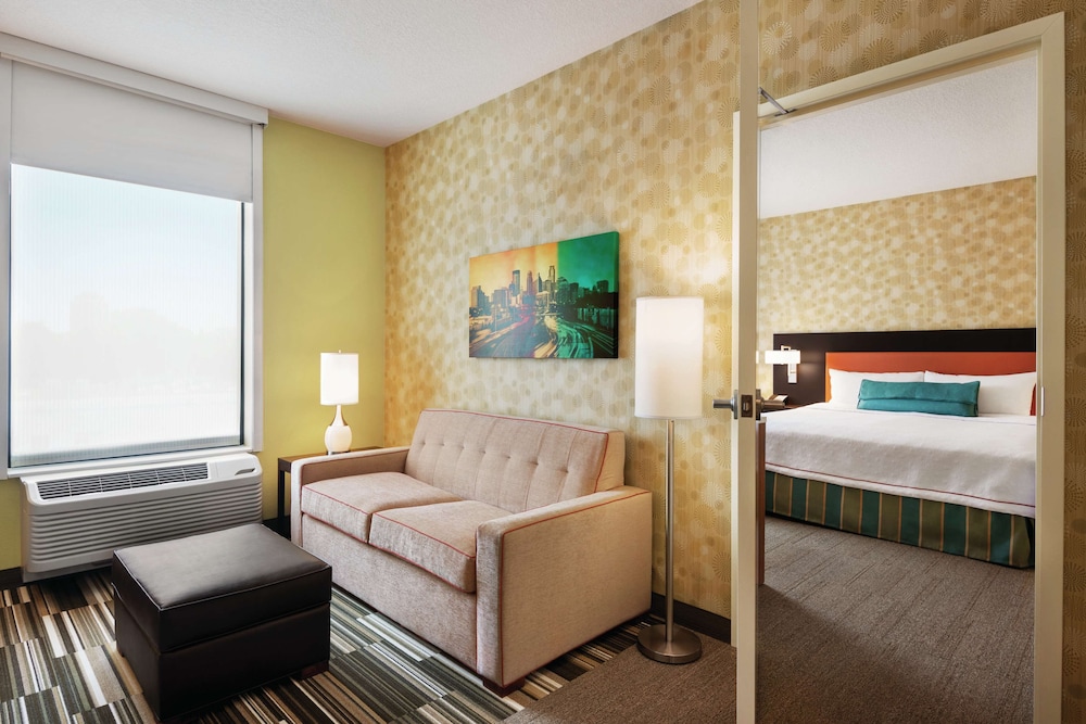 Suite, 1 King Bed, Accessible, Non Smoking (Roll-in Shower) photo 1