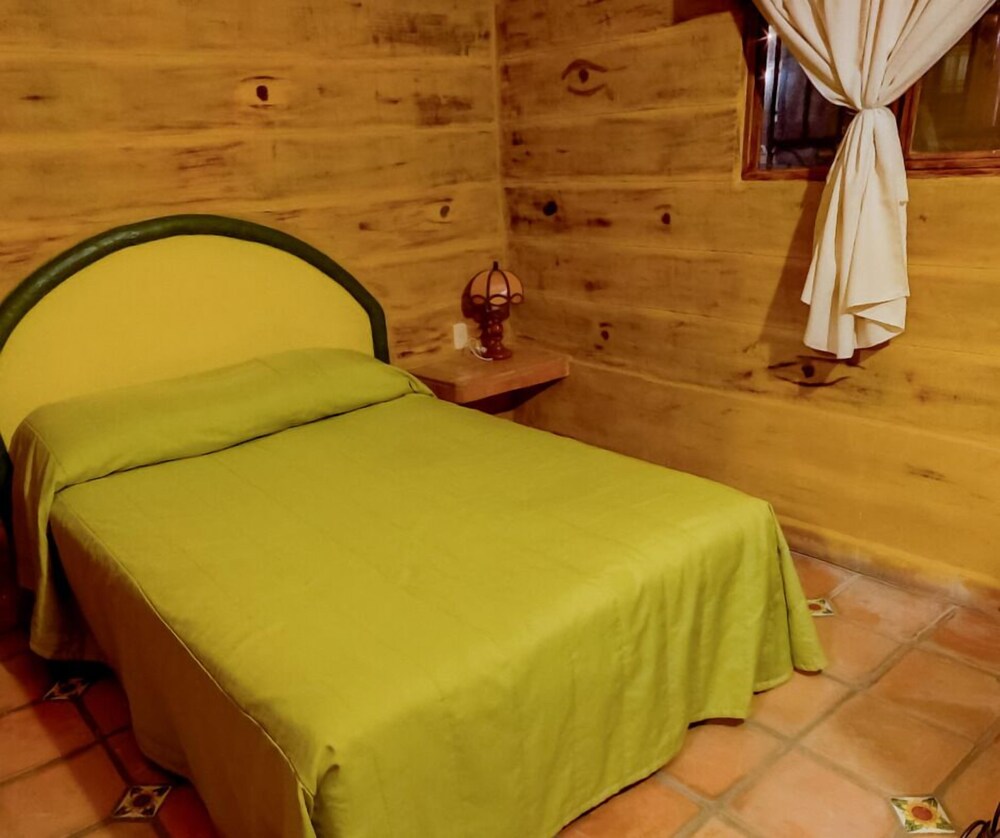 Romantic Cabin, Garden View photo 3