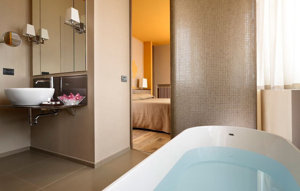 Suite (Garibaldi) photo 2