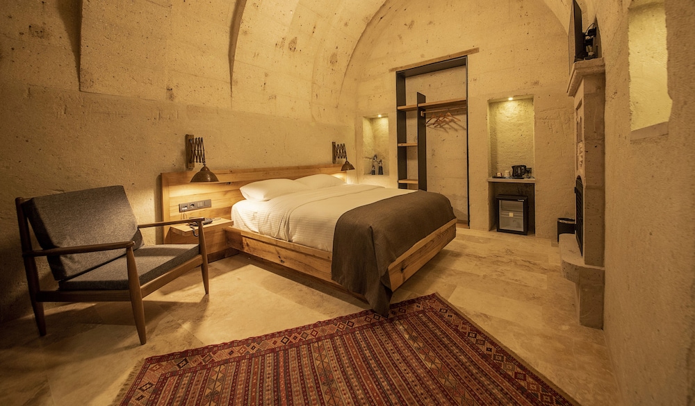 King Suit With Bathtub - Photo 3