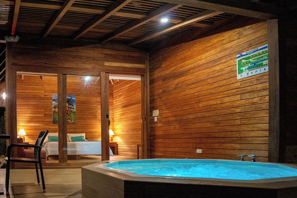 Premium Cabin, Hot Tub, Garden View photo 2