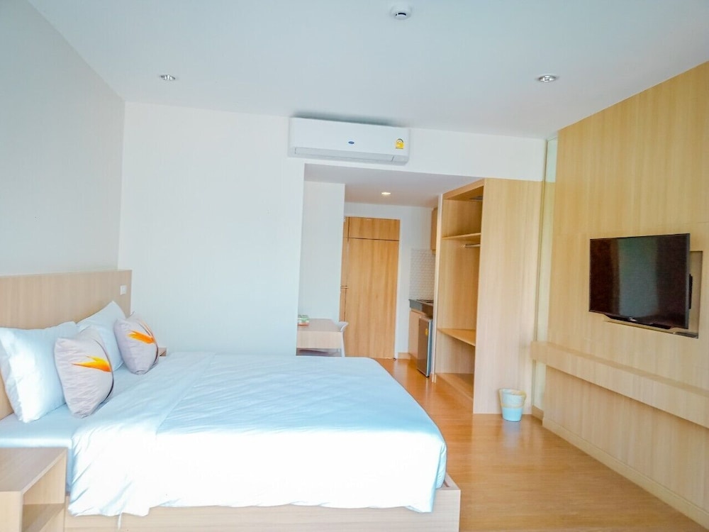 Deluxe Studio, Multiple Beds, Tower photo 2