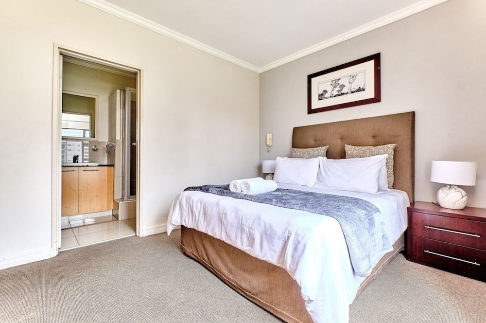 Exclusive Apartment, 2 Bedrooms, Non Smoking, City View photo 2