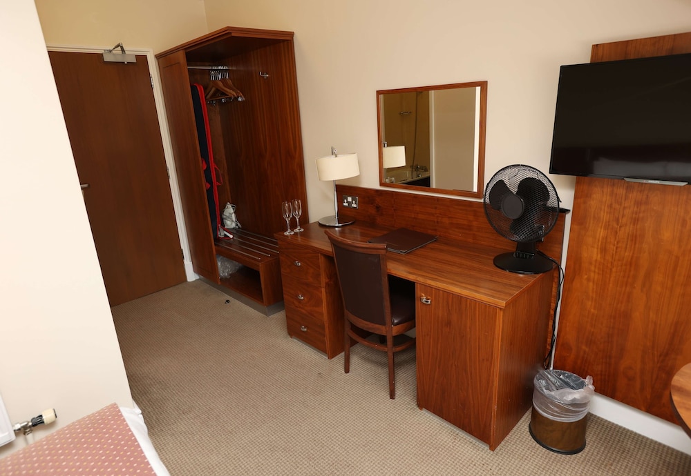 Small Standard Room, 1 Double Bed, Non Smoking photo 3