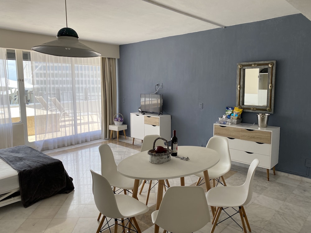 Family Apartment, Multiple Beds, Kitchenette, Beachfront