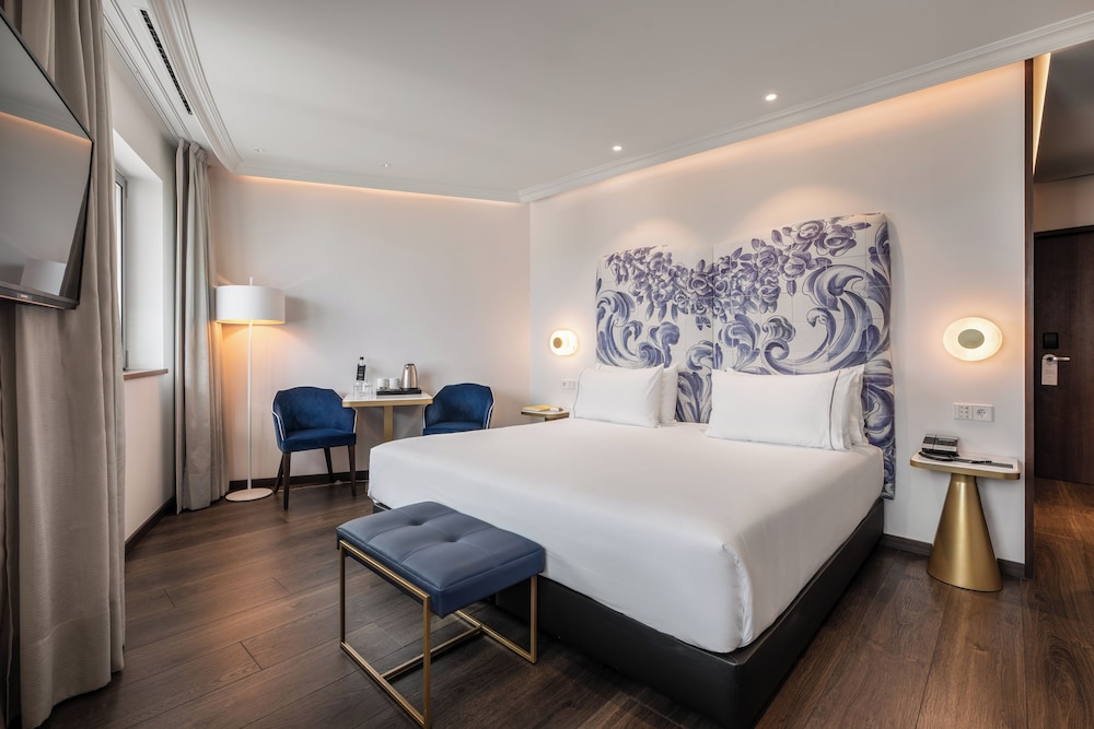 Deluxe Double Room, River View thumbnail 6