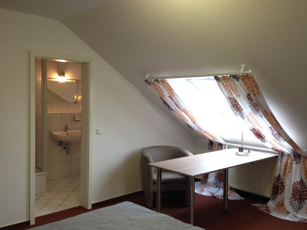 Standard Double Room Single Use photo 2
