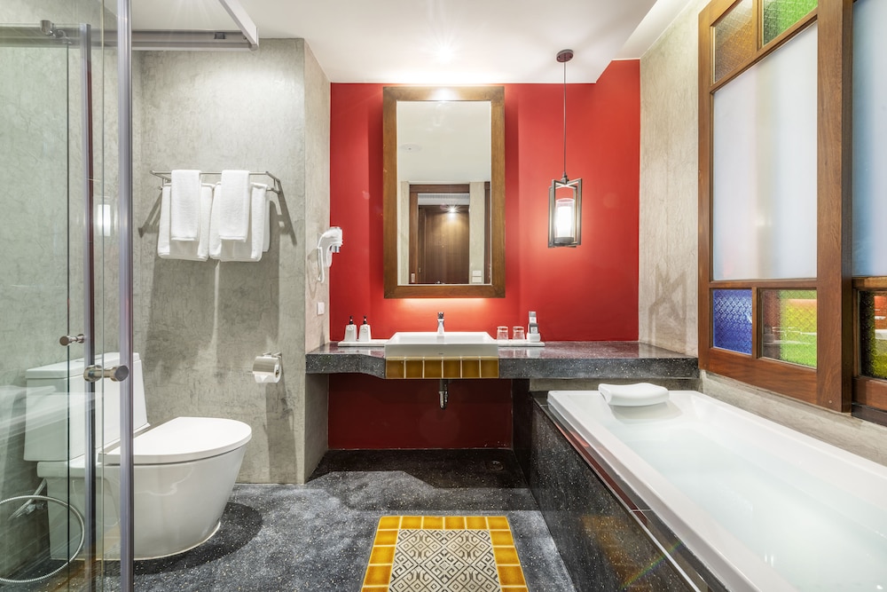 Deluxe Room, 2 Twin Beds, Pool View - Photo 7
