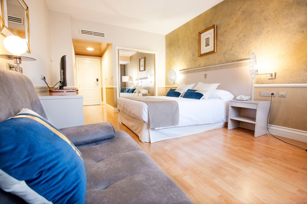 Triple Room (Double Bed + Sofa bed)