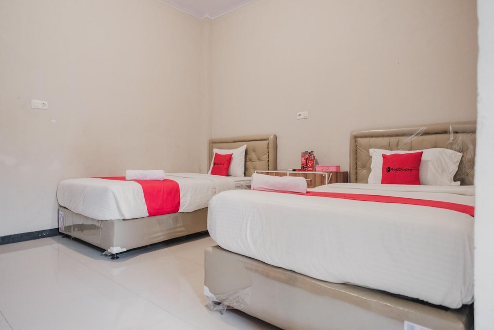 Twin Room (Reddoorz) - Photo 3
