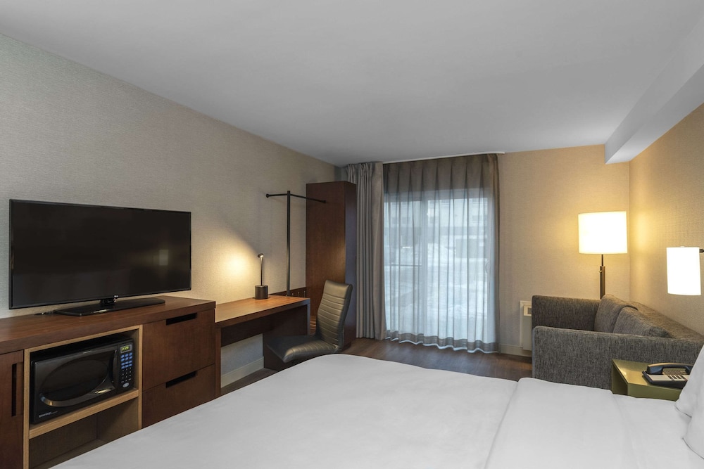Room, 1 King Bed (Stair Access Only) - Photo 3