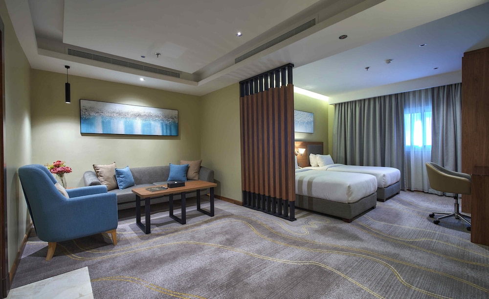 Deluxe Suite, 2 Twin Beds, Private Bathroom