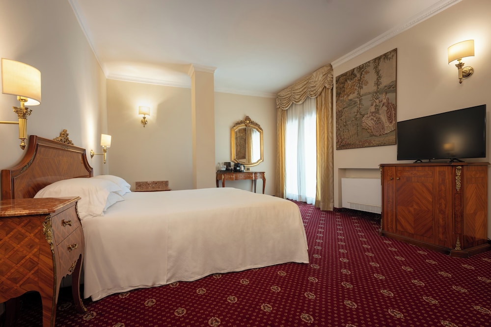 Deluxe Room - Photo 8