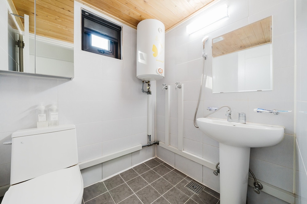 Basic Room, 1 Bedroom (Cabin House 1 (Random)) photo 2