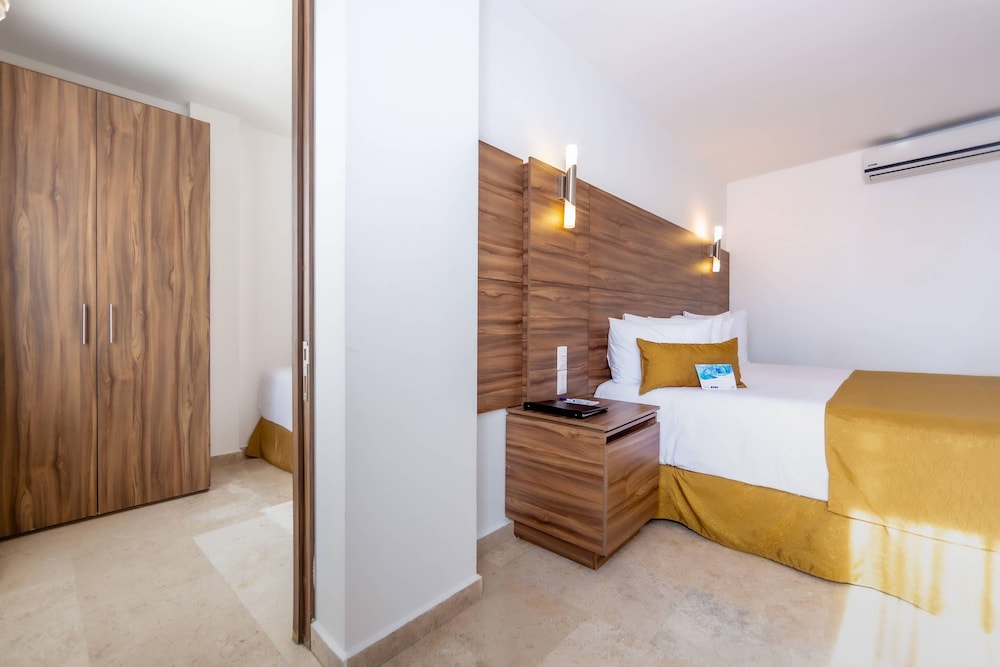 Suite, Multiple Beds - Photo 5