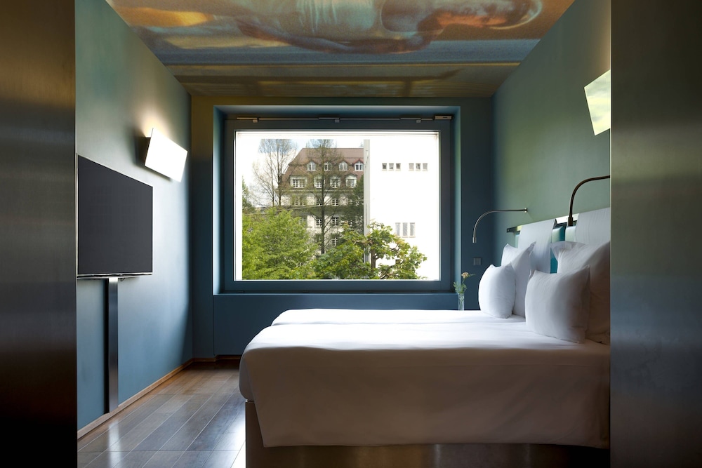 Suite, 2 Twin Beds, Garden View (Garden & Park)