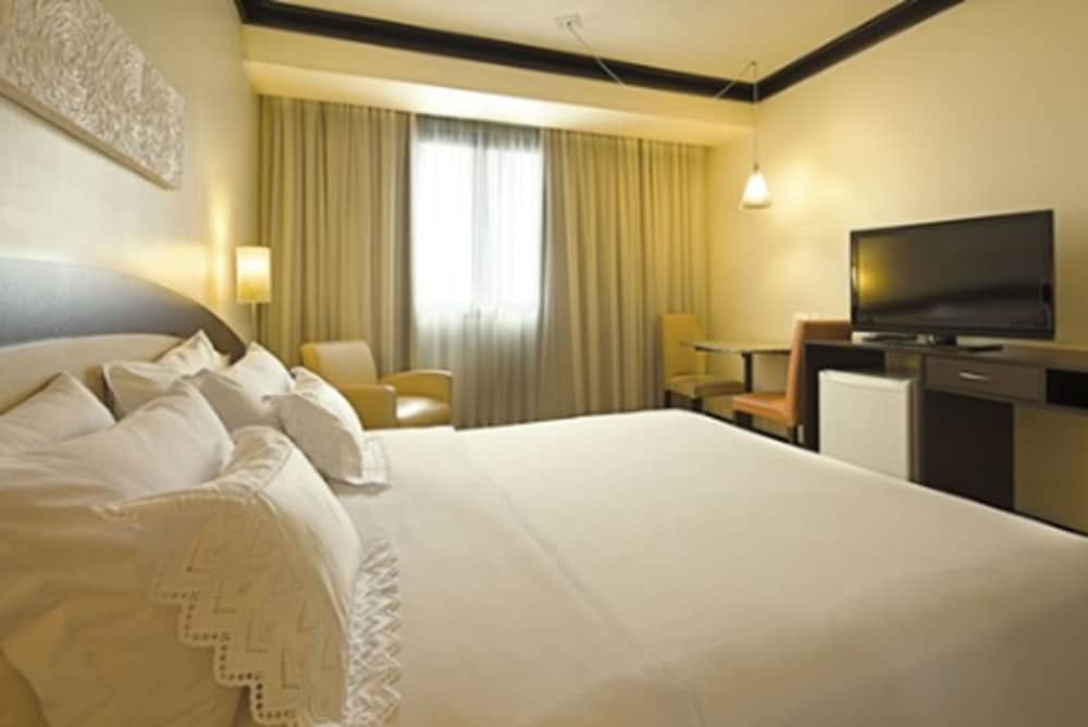 Standard Double or Twin Room - Photo 3
