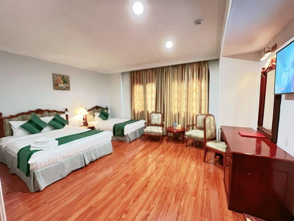 Studio Suite, River View