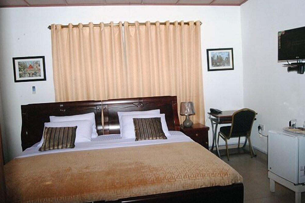 Royal Twin Room, City View photo 2