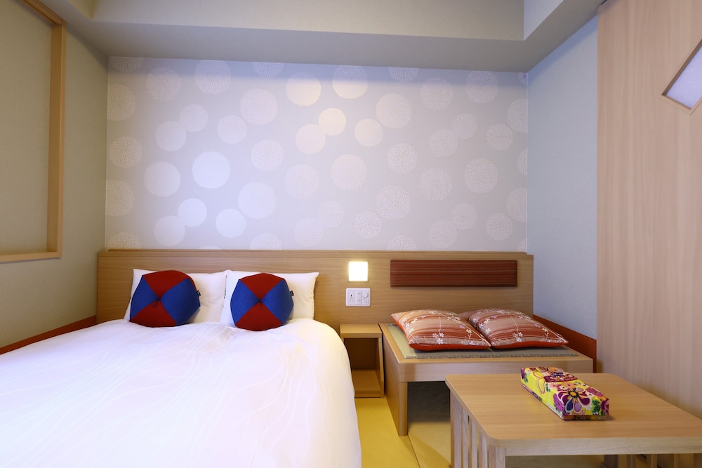 Moderate Single Room, Non Smoking, No Housekeeping - Photo 2