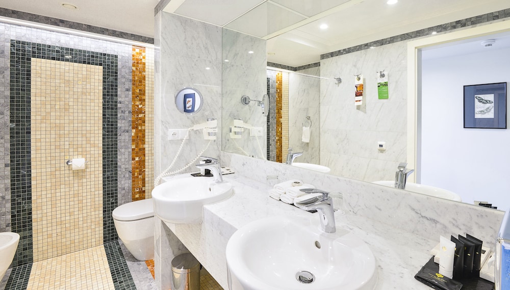 Savoy Suite with Terrace - Photo 9