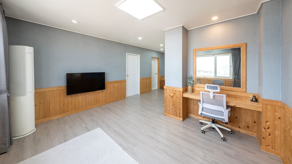 Basic Room, 1 Bedroom (Apt. 101, Building B)