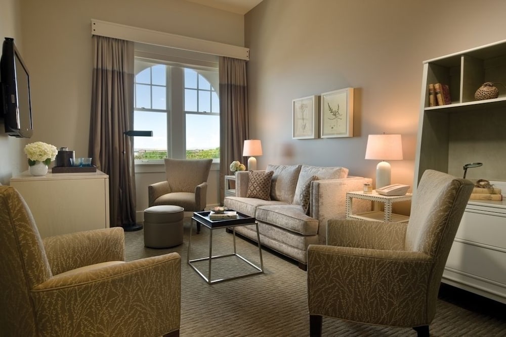 Executive Room, 1 King Bed - Photo 2