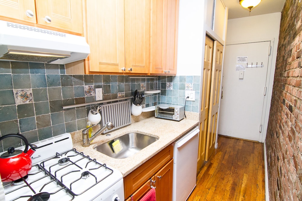 Classic Studio, 1 Queen Bed with Sofa bed, Kitchenette photo 3