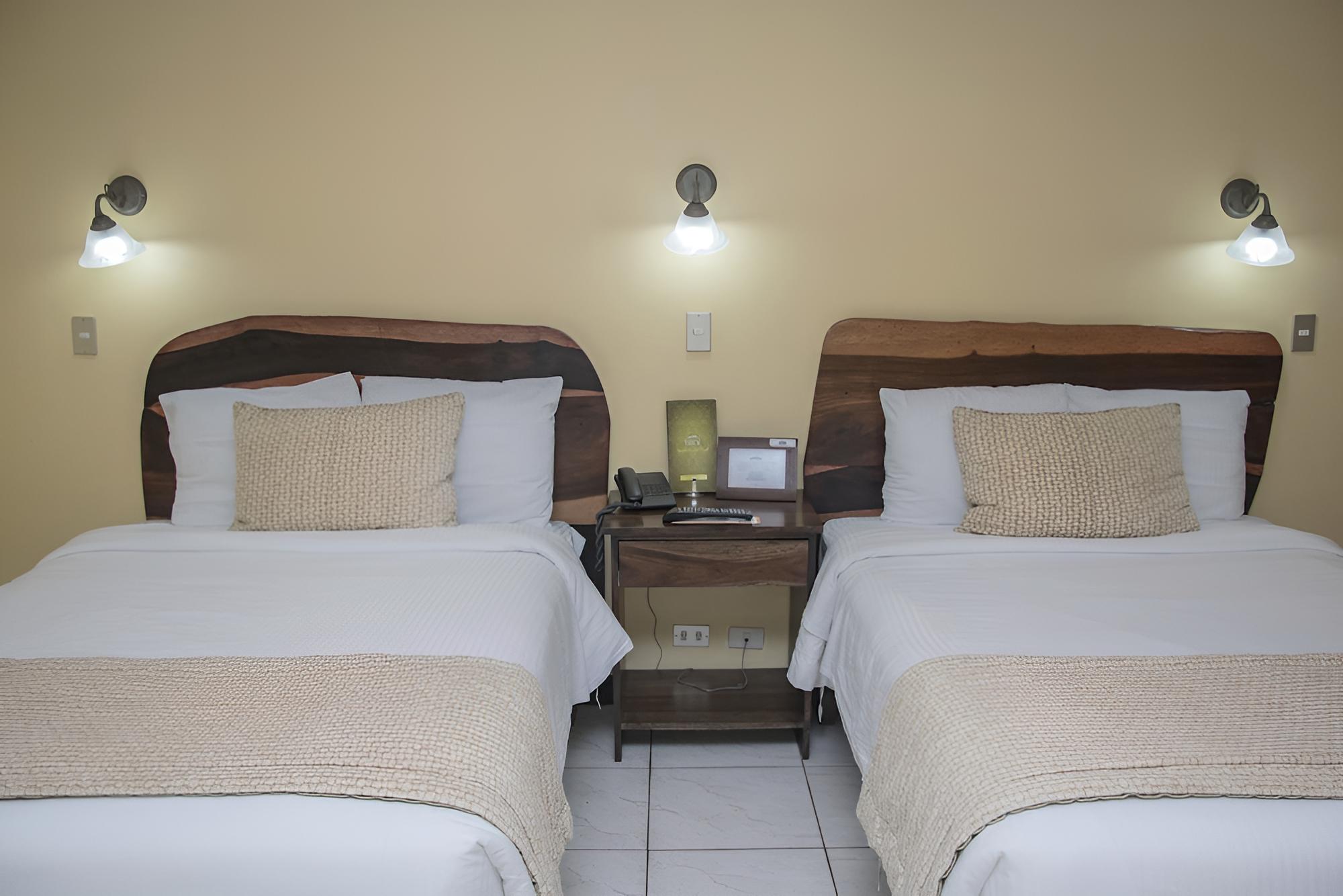 Standard Suite, 2 Double Beds photo 2