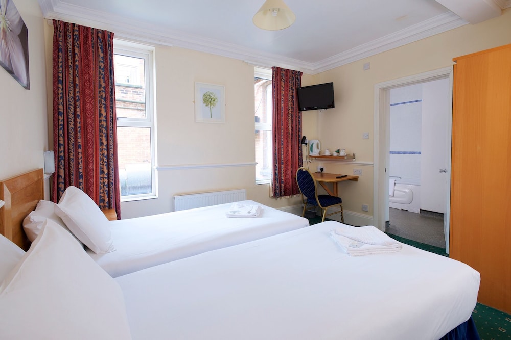 Twin Room - Photo 6