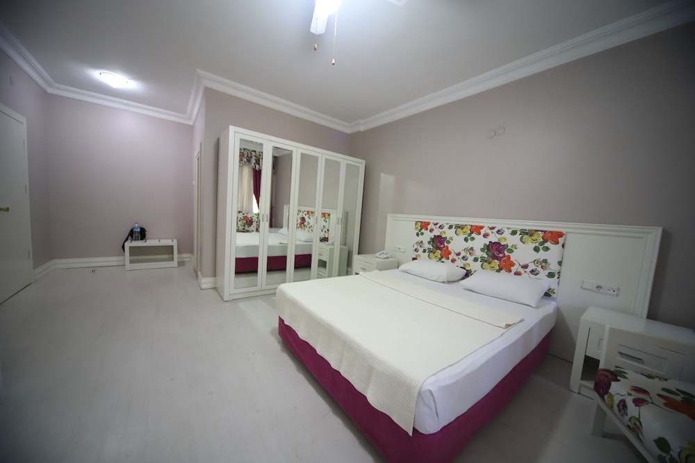 Suite, 1 King Bed photo 1