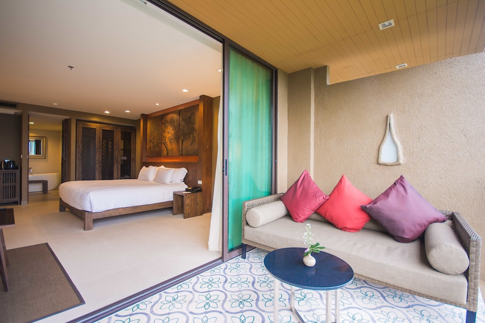 Grand Deluxe Room - Photo 10