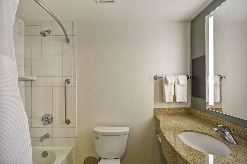 Room, 2 Queen Beds, Accessible - Photo 7