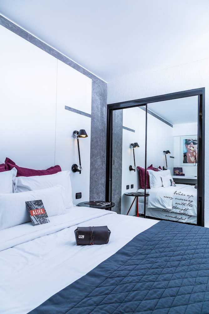 Room (Urban) - Photo 1