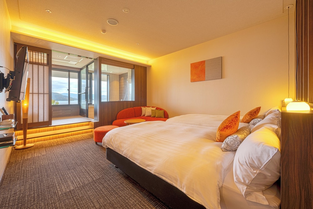 Executive Twin Room with Cypress Onsen View Bath - Non-Smoking