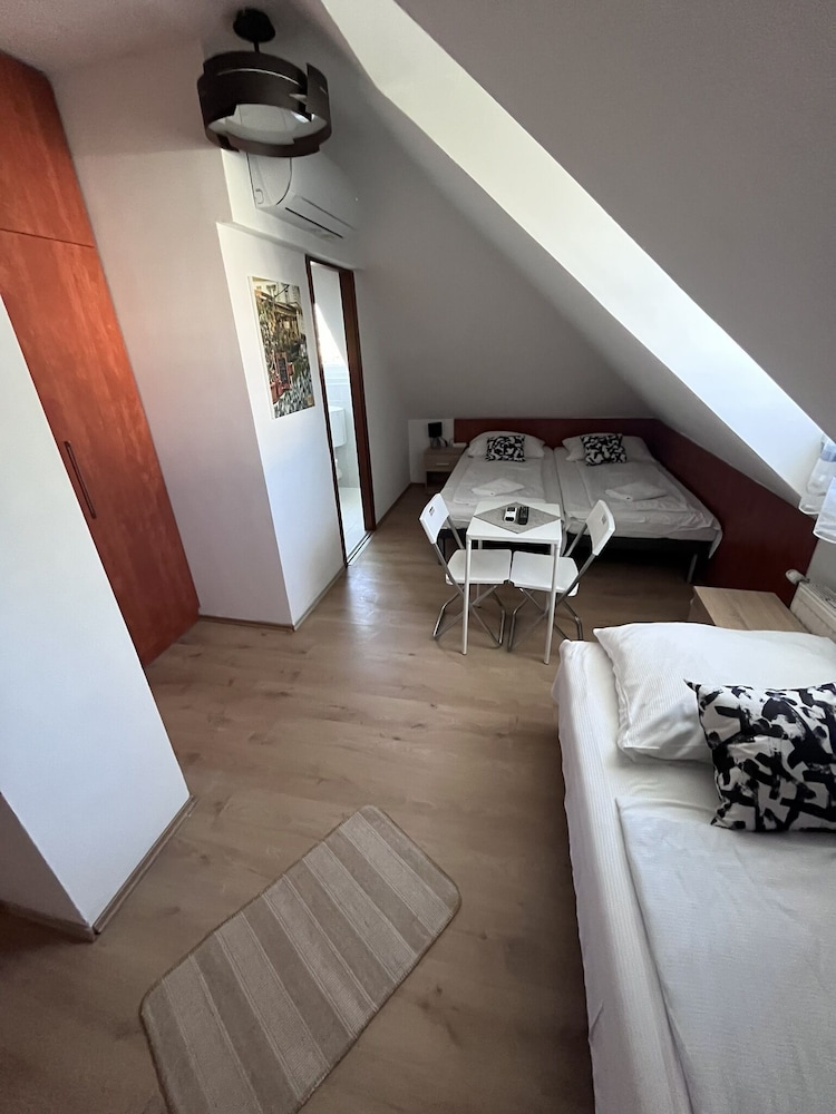 Standard Room, Multiple Beds photo 2
