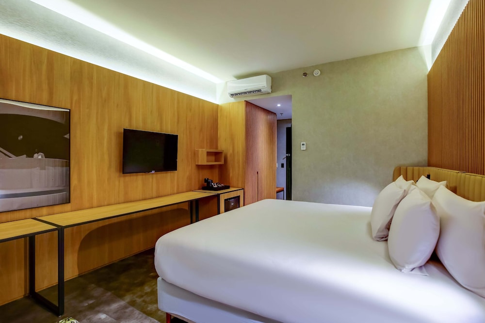Deluxe Double Room - Photo 9