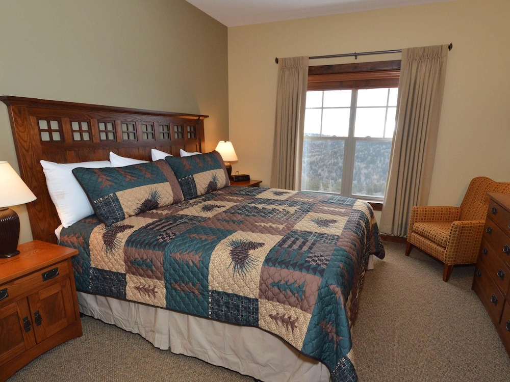 Condo, Multiple Beds (2 Br:  Soaring Eagle 402)