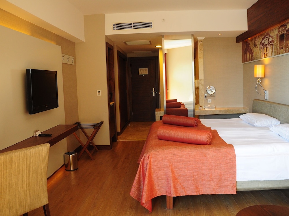 Standard Single Room, Partial Sea View