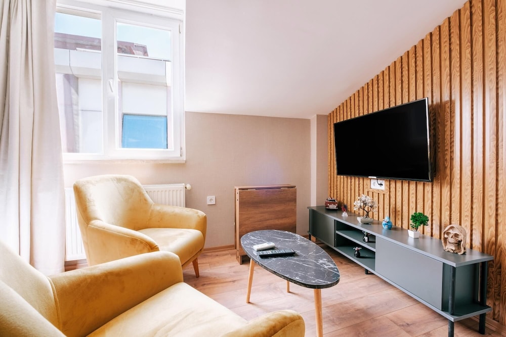 Apartment photo 2