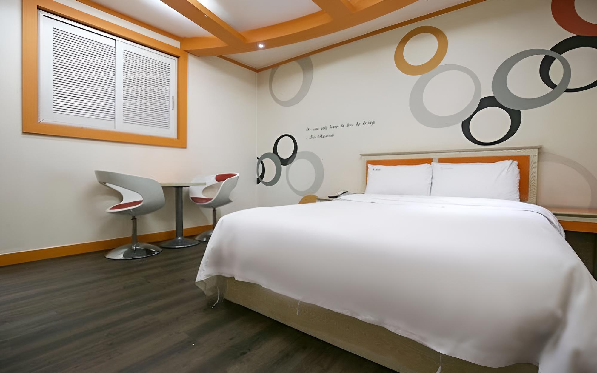 Room (Deluxe B (tub+double Netflix)) - Photo 8