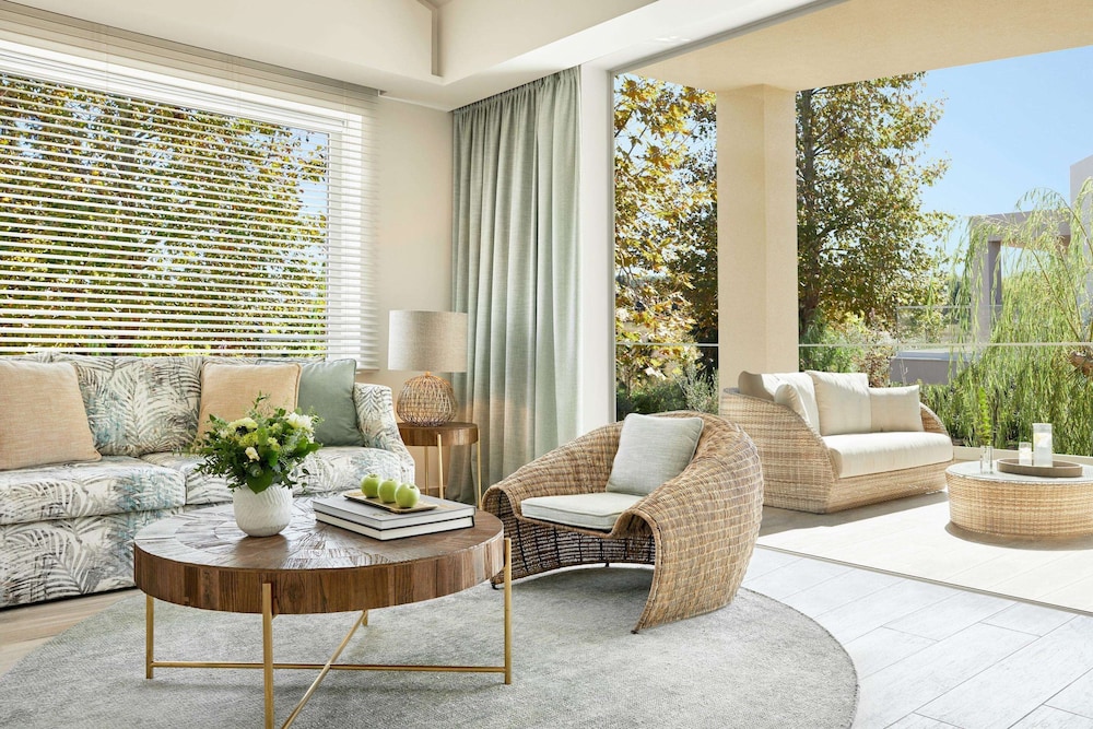 Suite, 1 Bedroom, Garden View (Grand Balcony)
