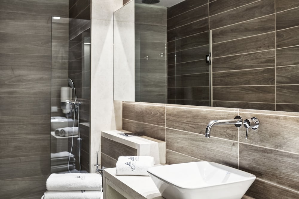 Junior Suite Inland View thumbnail 5