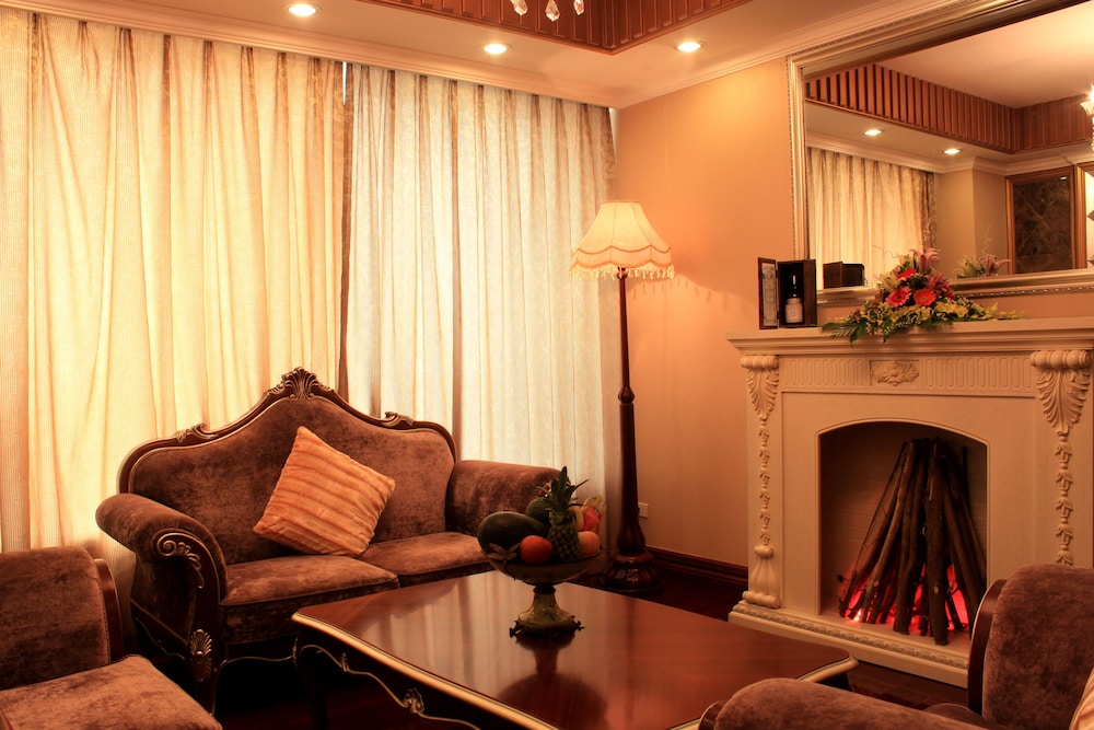 Suite, 1 King Bed photo 2