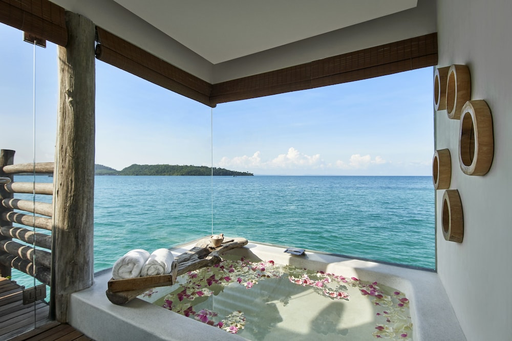 Villa, 2 Bedrooms, Overwater - Photo 3