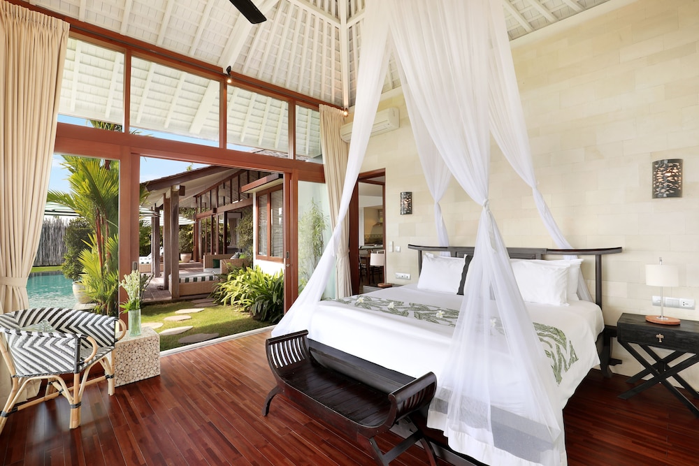 Three Bedroom Ocean View Pool Villa photo 3