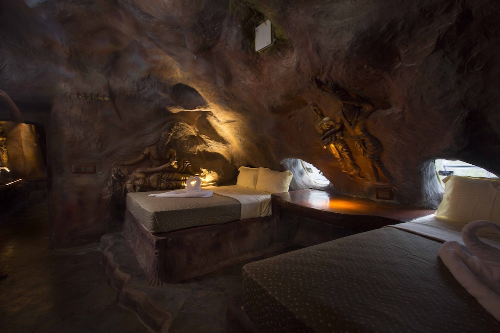 Cave Suites - Photo 4