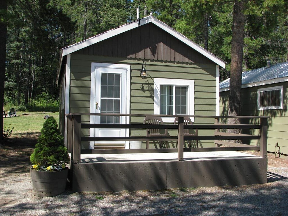 Cabin 4, 1 Queen Bed, Kitchenette