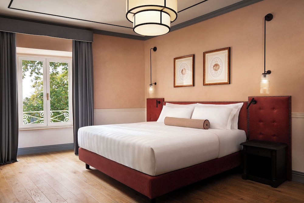 Signature Suite