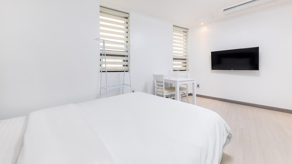 Basic Room, 1 Bedroom (101) - Photo 4